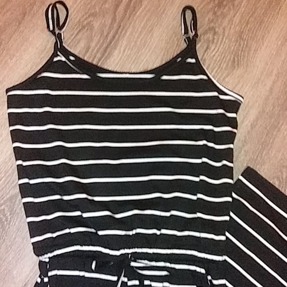 🏷3/30 Romper - Picture 2 of 4